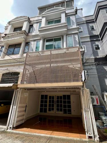 Bangkok Central Business District Hostel | Comfy Crib Hostel 2