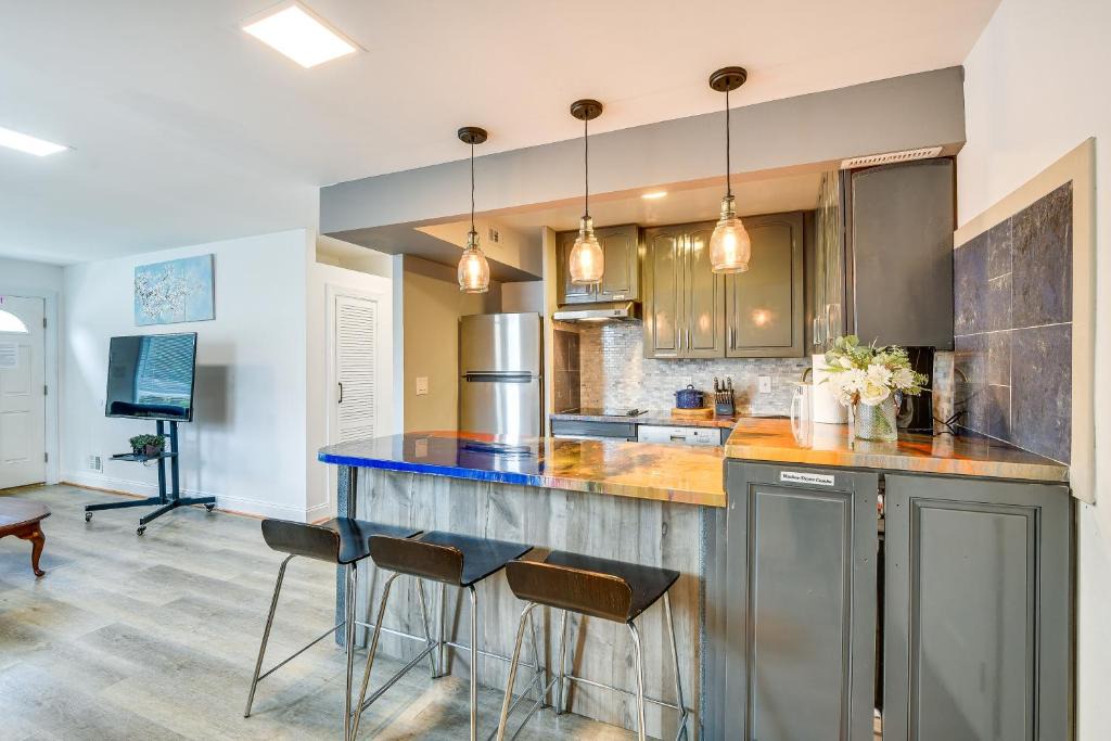 Glenarden House | Convenient Glenarden Home - 3 Mi to FedEx Field!