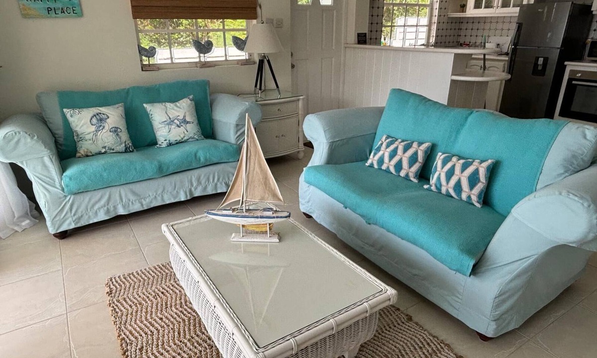 Mullins Beach Apartment | Coral Cove Retreat luxury 2 bedroom apartment with pool, 400m from Mullins Beach