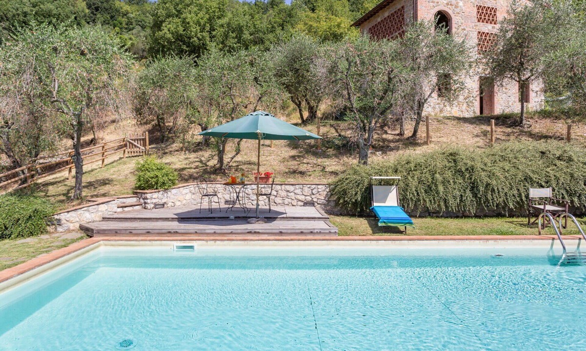 Lucca Villa | Cosy apartment in villa with pool, WIFI, TV, patio, pets allowed, panoramic view, close to Lucca