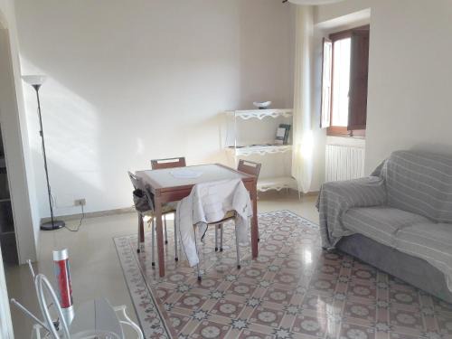 Castelfranco di Sopra Apartment | Cosy Apartment in Castelfranco Piandisco 70 m² Parking