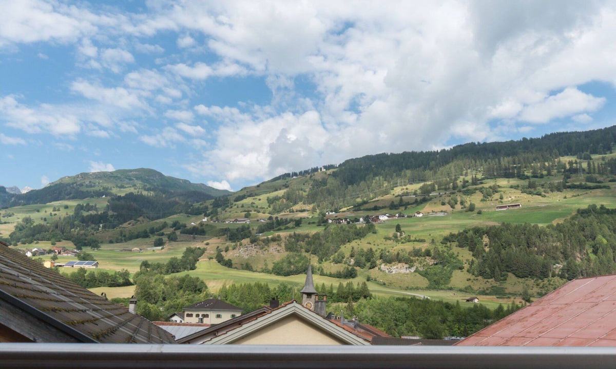 Zillis Apartment | Cosy apartment for 7 guests with WIFI, TV, balcony and panoramic view