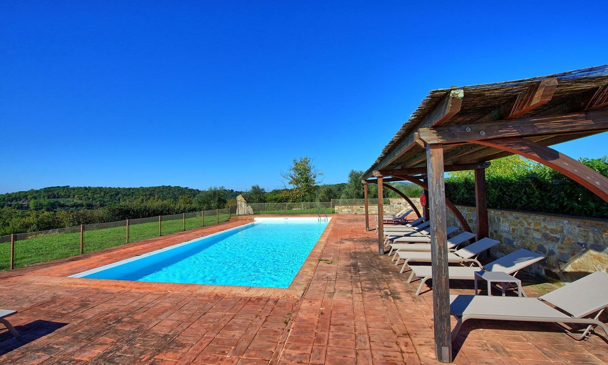Castelnuovo Berardenga Apartment | Cosy apartment for 2 guests with pool, A/C, TV and panoramic view, close to Siena