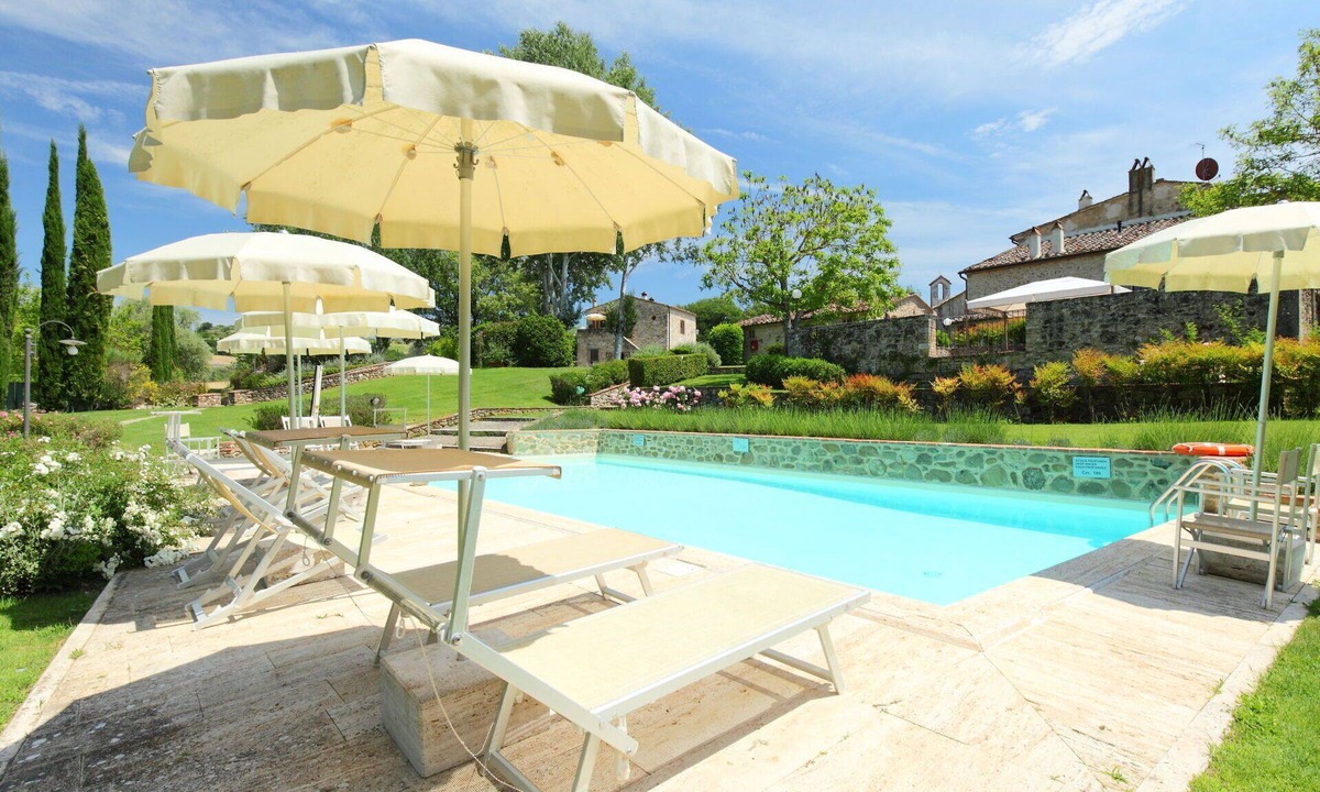 Rapolano Terme Villa | Cosy apartment in villa for 6 guests with pool, WIFI, TV and patio