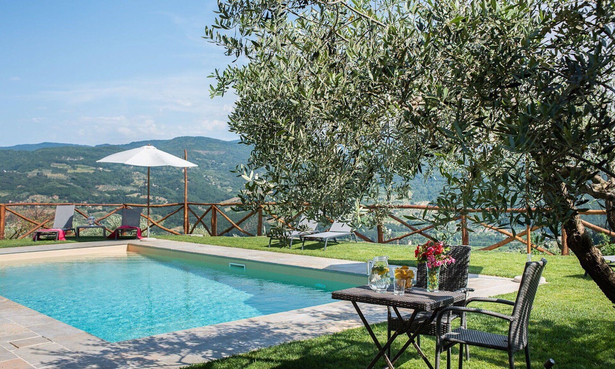 Pontassieve House | Cosy apartment in villa for 6 people with A/C, pool, WIFI, TV, patio and panoramic view
