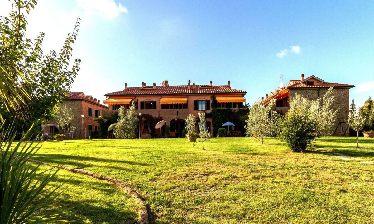 Sughera Apartment | Cosy apartment with pool, A/C, WIFI, TV, patio and panoramic view, close to San Gimignano