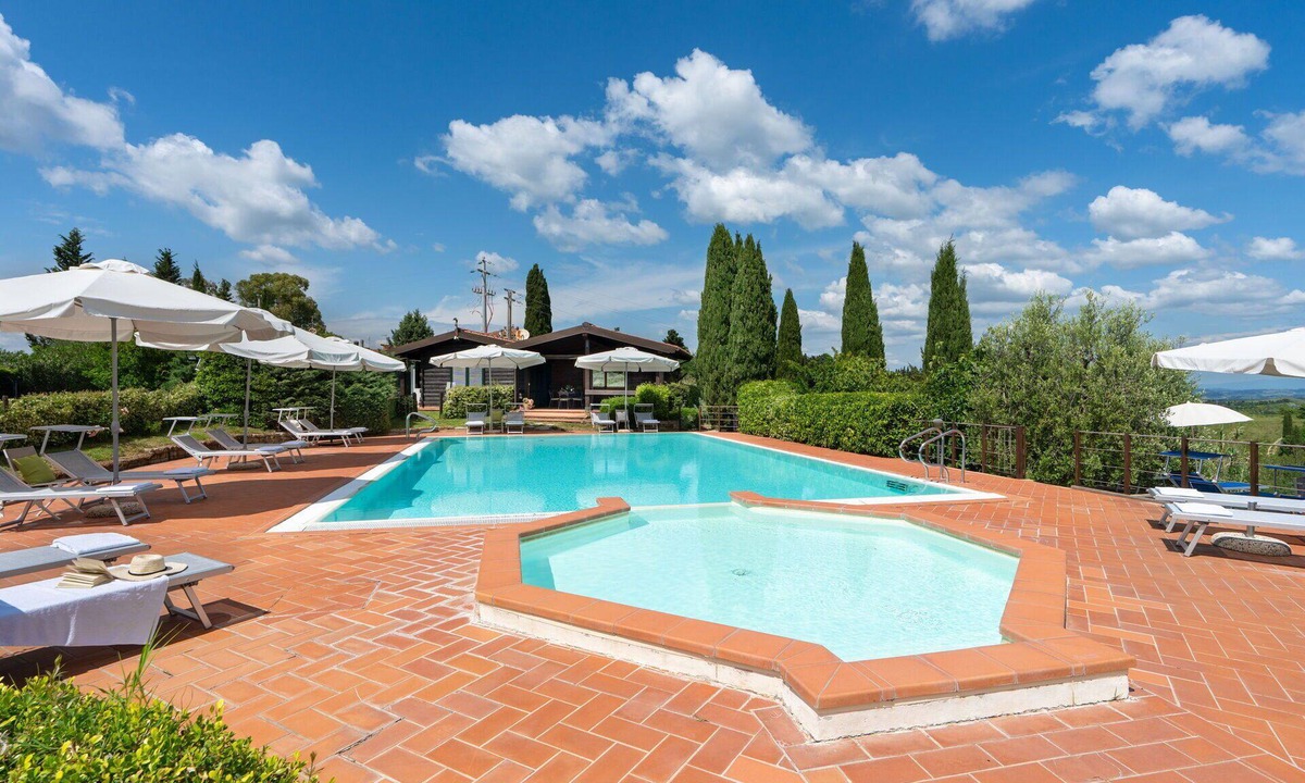 Sughera Apartment | Cosy apartment with WIFI, A/C, pool, TV, veranda and panoramic view, close to San Gimignano