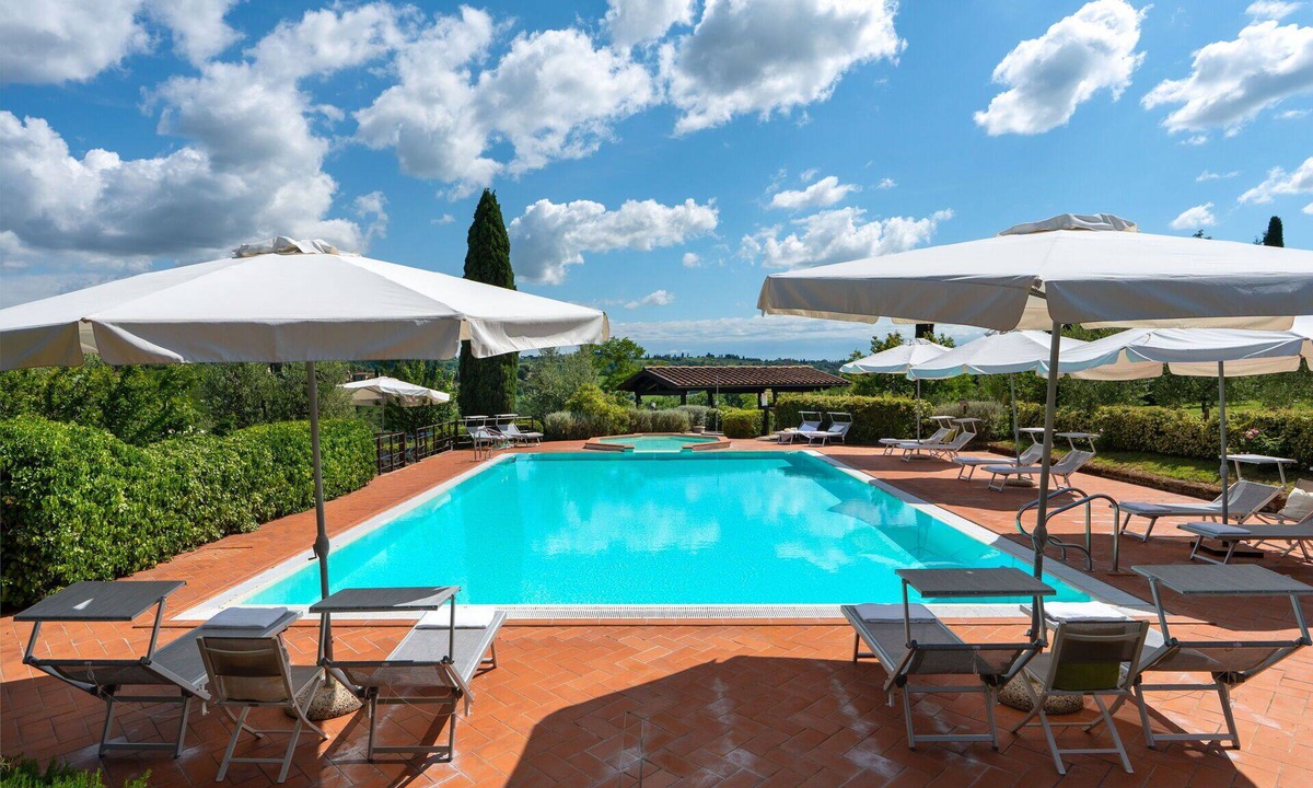 Sughera Apartment | Cosy apartment with WIFI, pool, A/C, TV, veranda and panoramic view, close to San Gimignano