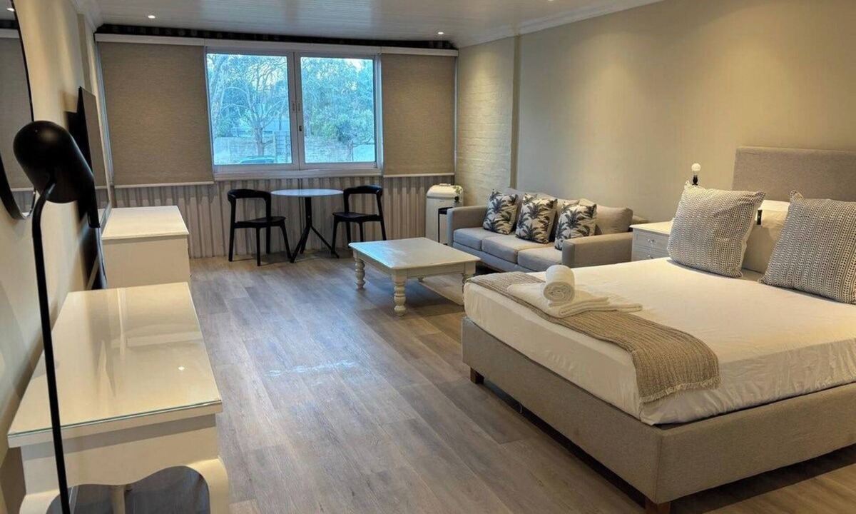 Stellenbosch Central Apartment | Cosy Central Studio for Two — Free Parking & WiFi