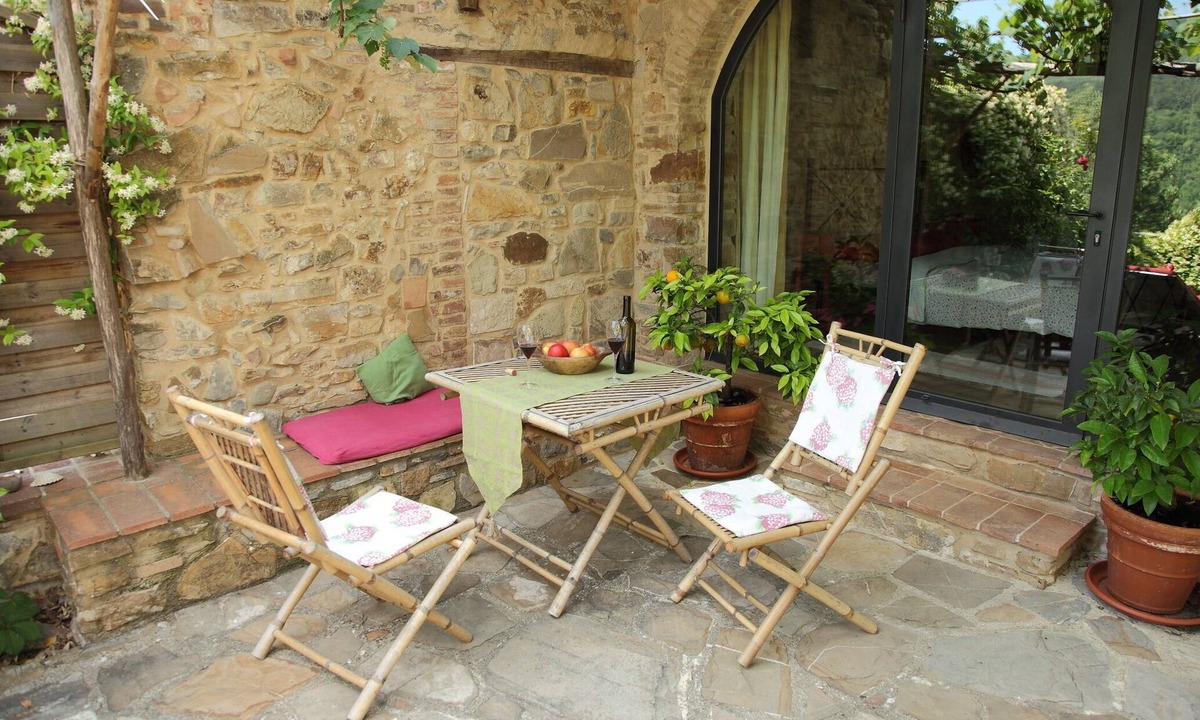 Radicondoli Apartment | Cosy & Comfy Apartment with private Terrace, Pool and Garden