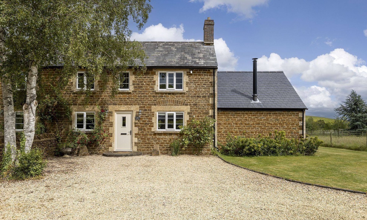 Hook Norton Cottage | Cotswold country cottage -2 Manor Farm