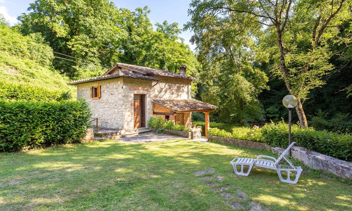 Molezzano House | Country House/Farm House in Molezzano with 2 bedrooms sleeps 4