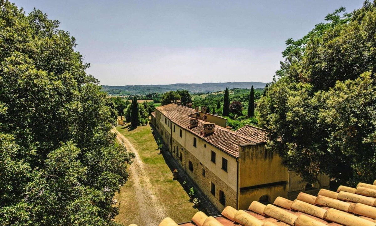 Capannoli Apartment | Country House in Tuscany with Pool and Olive Grove