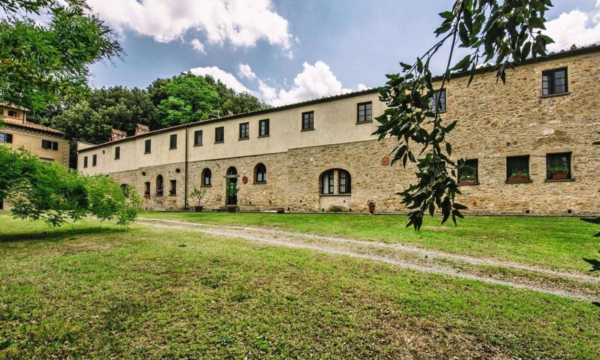 Capannoli Apartment | Country House in Tuscany with Pool and Tennis