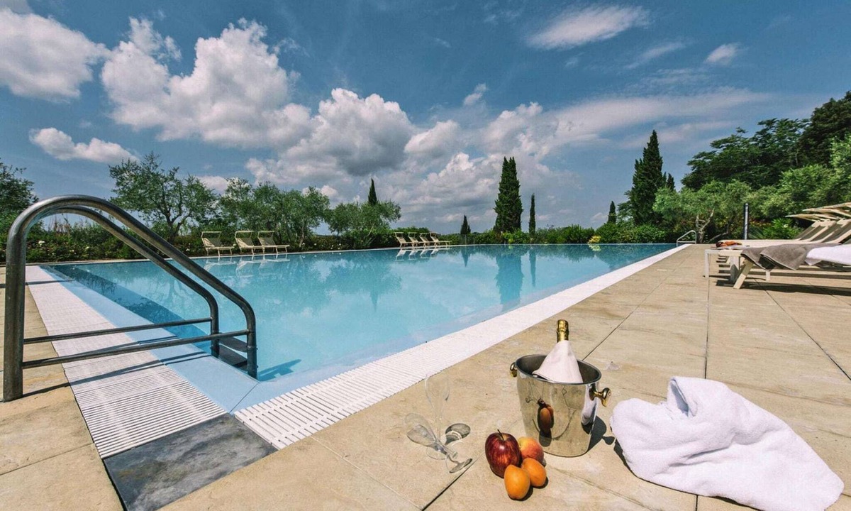 Capannoli Apartment | Country House in Tuscany with Pool and Tennis