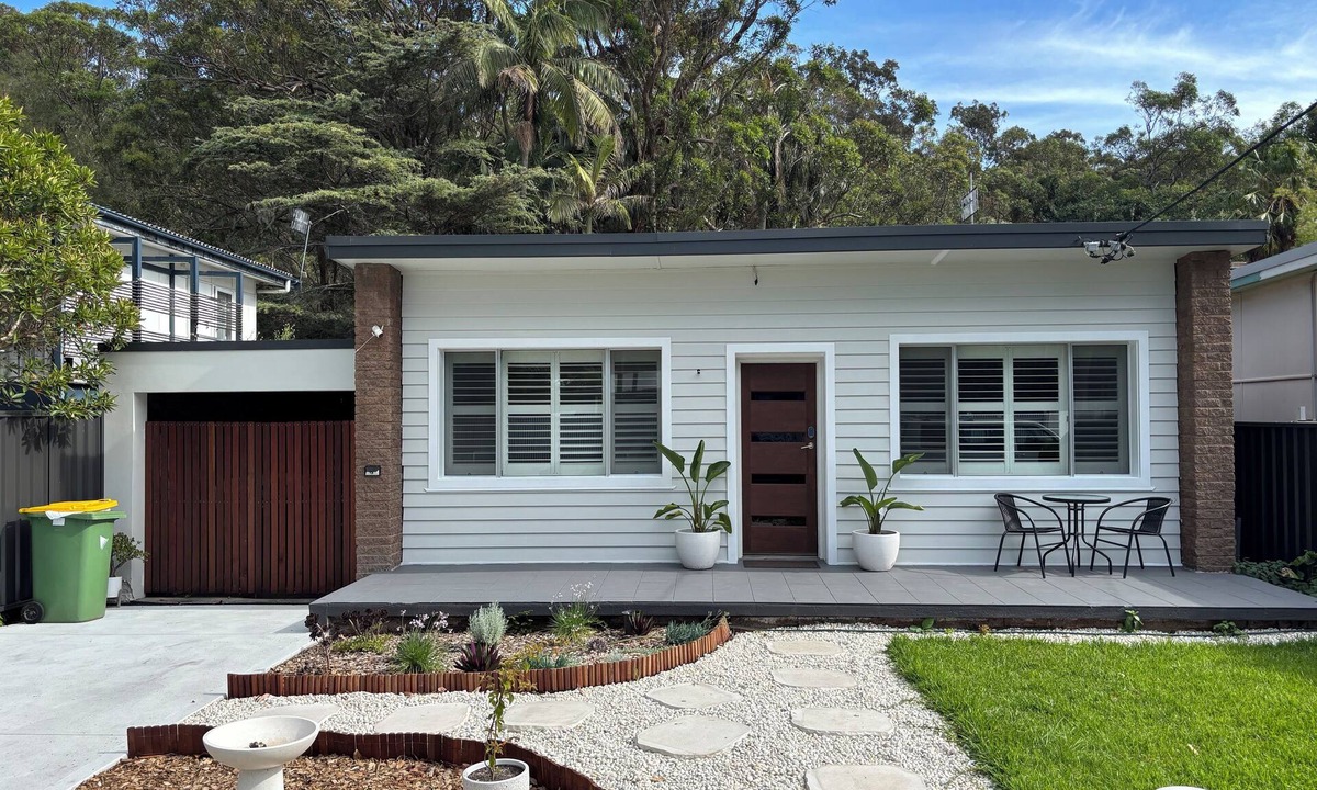 Umina Beach House | Cowper Cottage ~ Umina Beach ~ Family retreat walking distance to the ocean