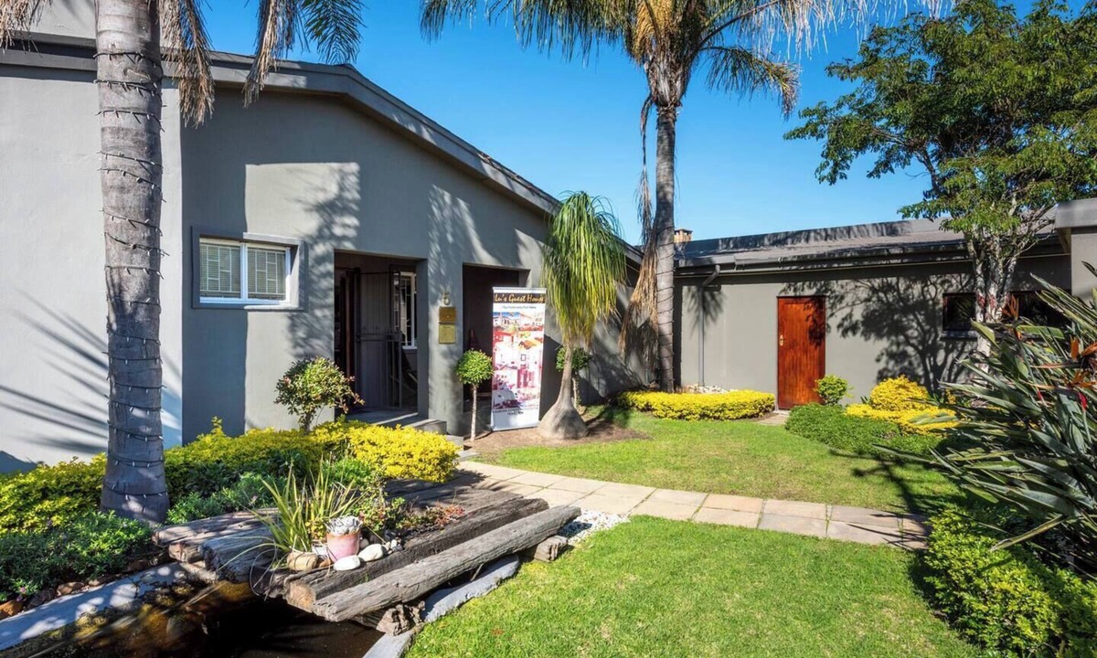 Paarl Bed & Breakfast | Cozy 1-bedroom bed & breakfast in superb Paarl with AC