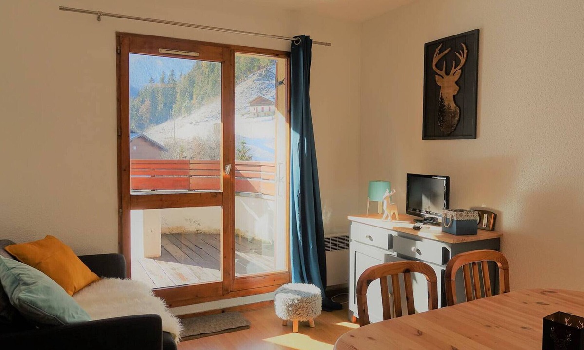 Areches Apartment | Cozy 3BR Apartment for 4-6 with Terrace, Pool Access, and Mountain Views in Arêches-Beaufort
