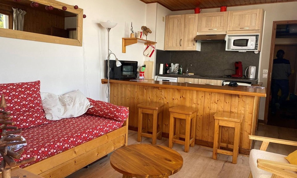 Cohennoz Apartment | Cozy 4-Person Apartment, 50m from Slopes & Shops, Balcony with Mountain View!