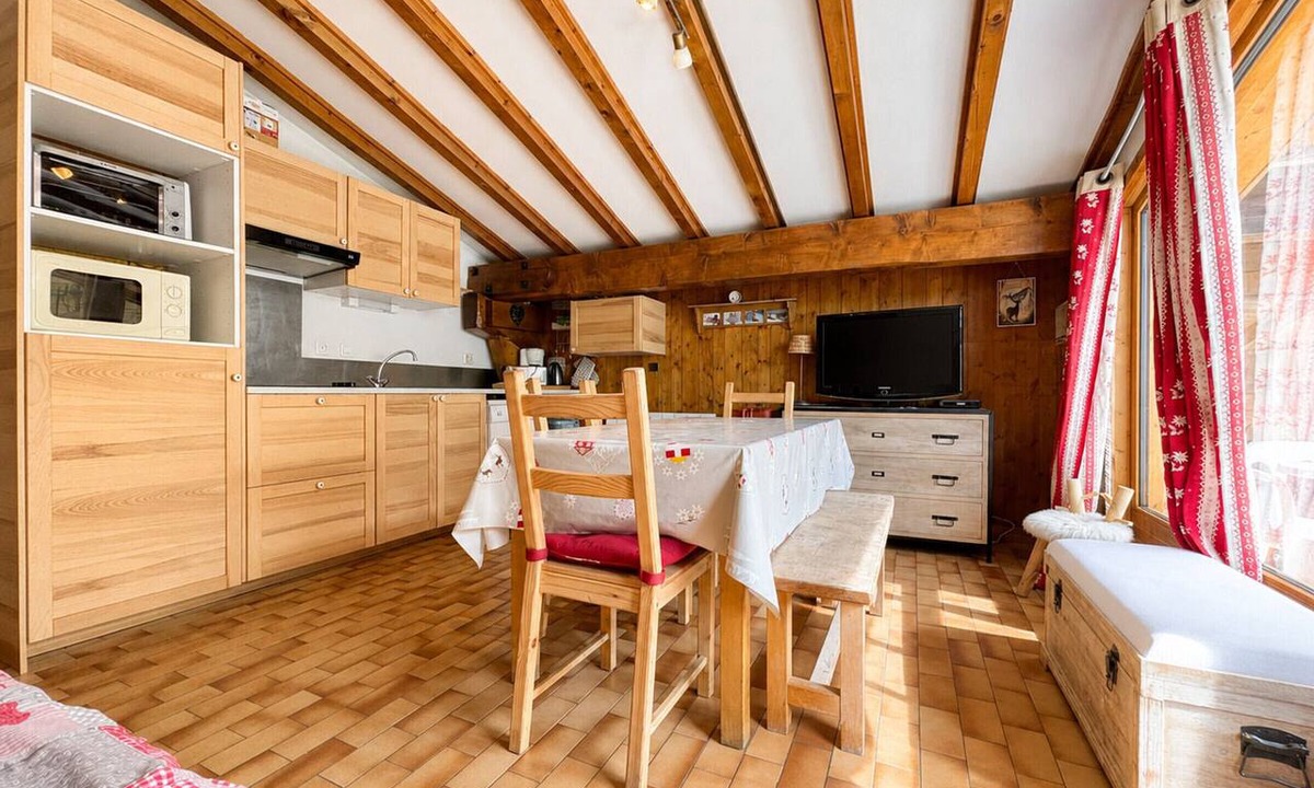 Notre-Dame-de-Bellecombe Apartment | Cozy apartment at the foot of the slopes with parking and pets allowed