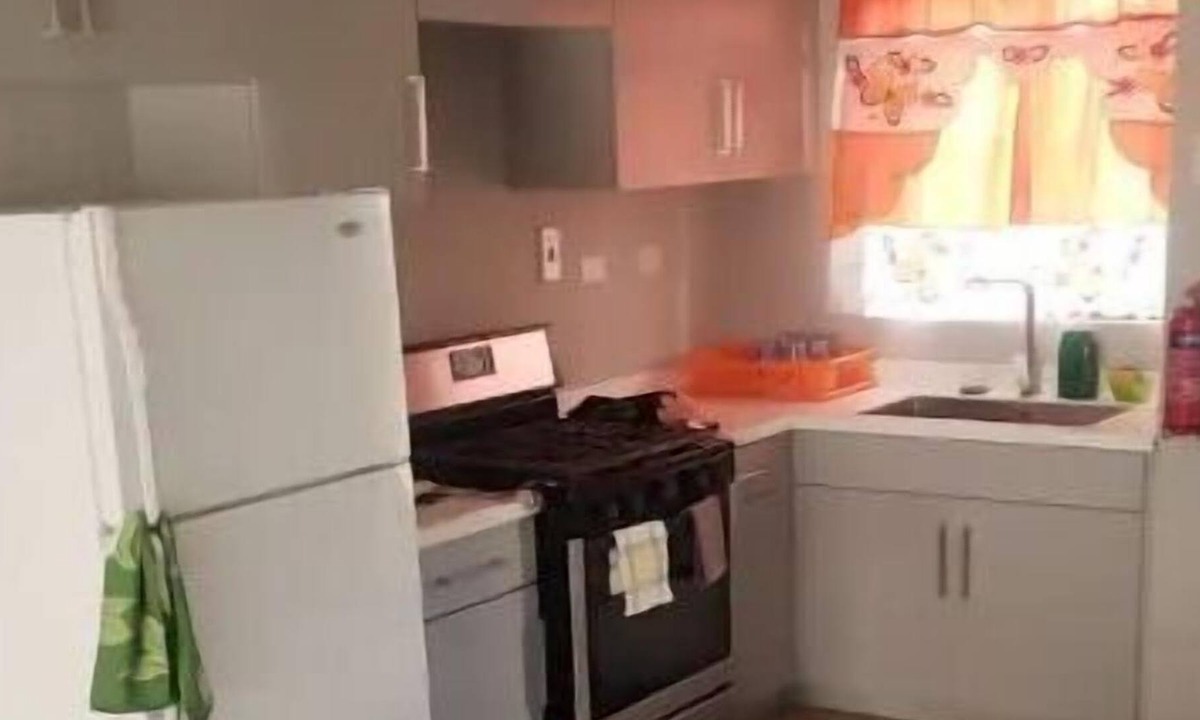 Arouca House | Cozy and convenient location. great for business and family stay..