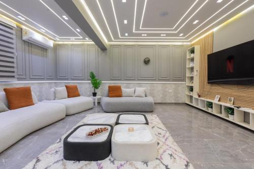 Al Duqqi Apartment | Cozy Apartment 3BR Adorable Nile View