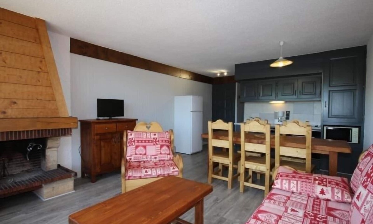 Les Saisies Apartment | Cozy apartment in Les Saisies - 6 pers, fireplace, south balcony