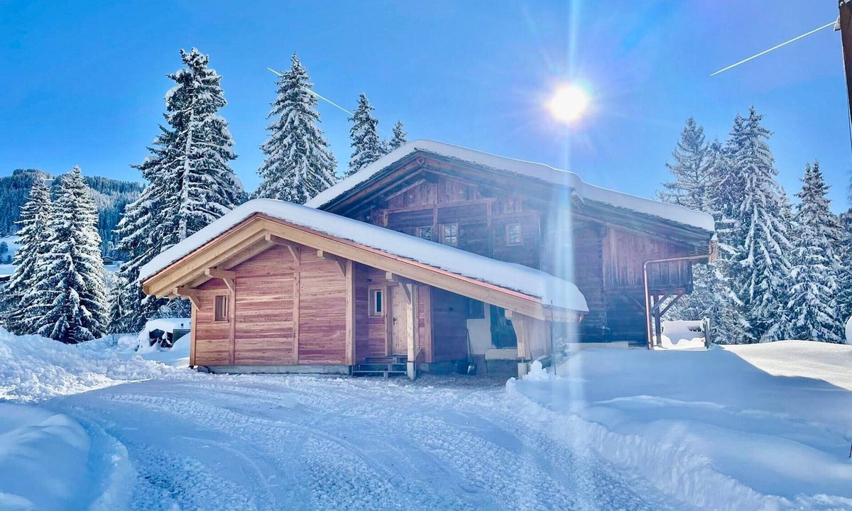 Notre-Dame-de-Bellecombe Ski Chalet | Cozy chalet for 6-8 with wood stove and sunny terrace