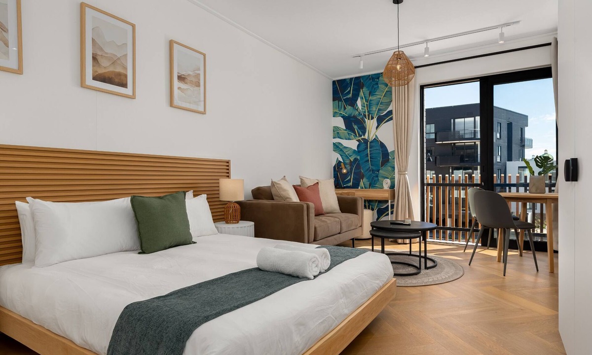 Century City Apartment | Cozy Century City Studio | Backup Generator