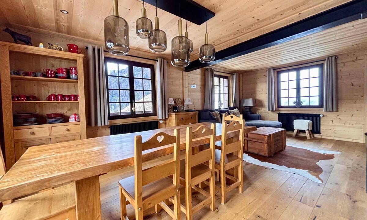 Flumet Ski Chalet | Cozy chalet in Flumet for 8-10 people with fireplace and WiFi