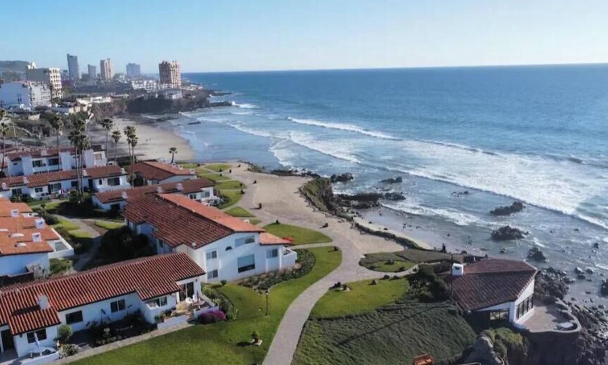 Rosarito Condo | Cozy condo 2 minutes from the beach at a tennis resort gated community