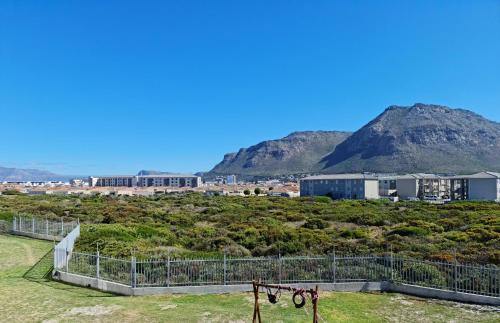 Muizenberg Apartment | Cozy corner apartment Muizenberg