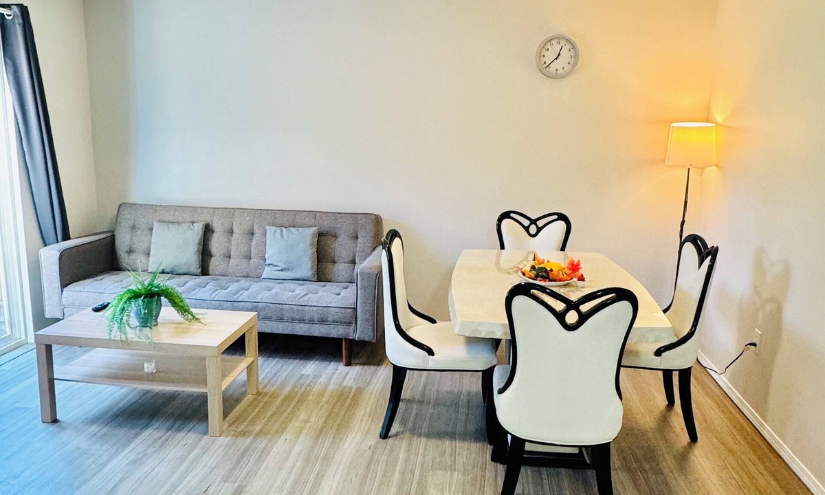 Lynn Valley House | Cozy Garden 1 bedrooms Suite in welcoming North Vancouver with WiFi