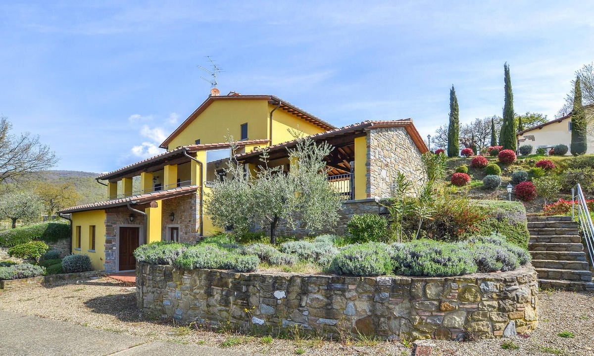 Loro Ciuffenna House | Cozy home in S. Giustino Valdarno with WiFi