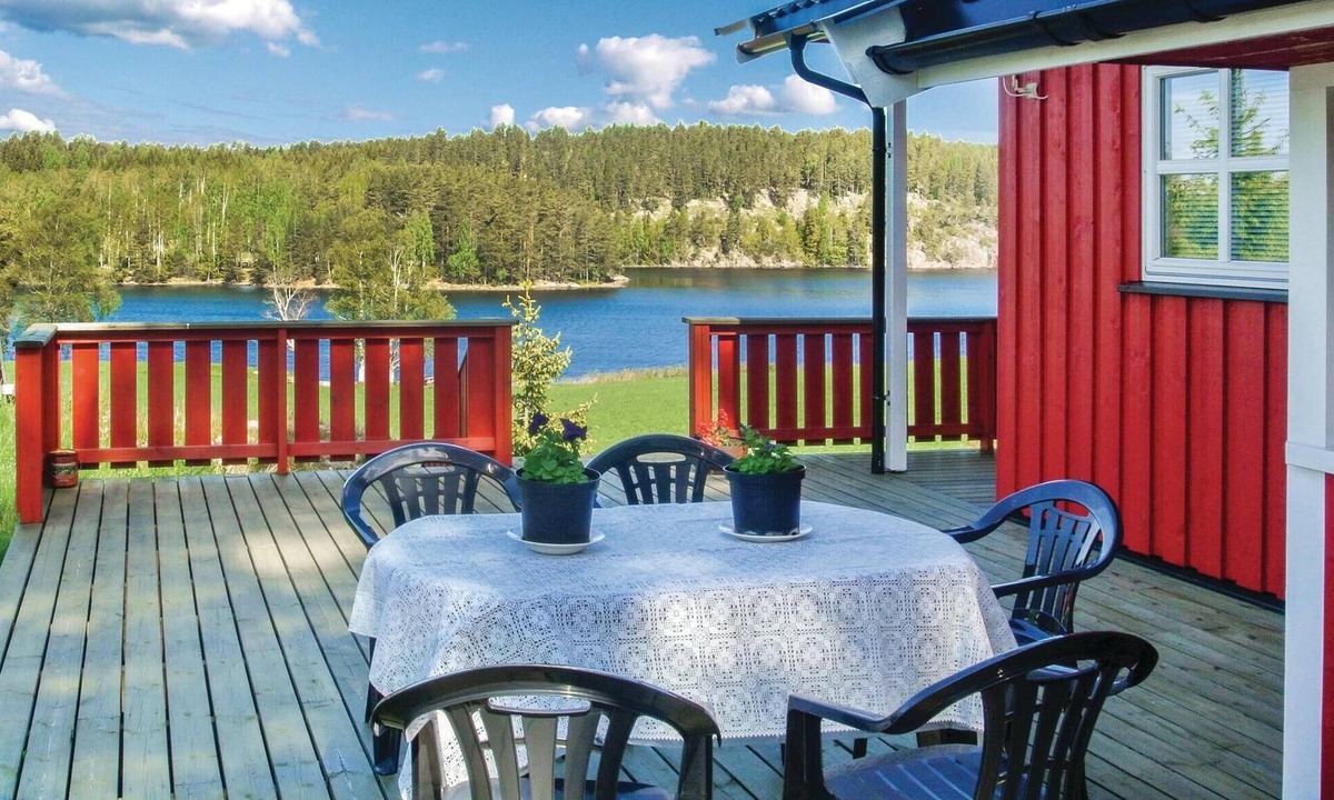 Aurskog-Holand House | Cozy home in Hemnes with house sea view