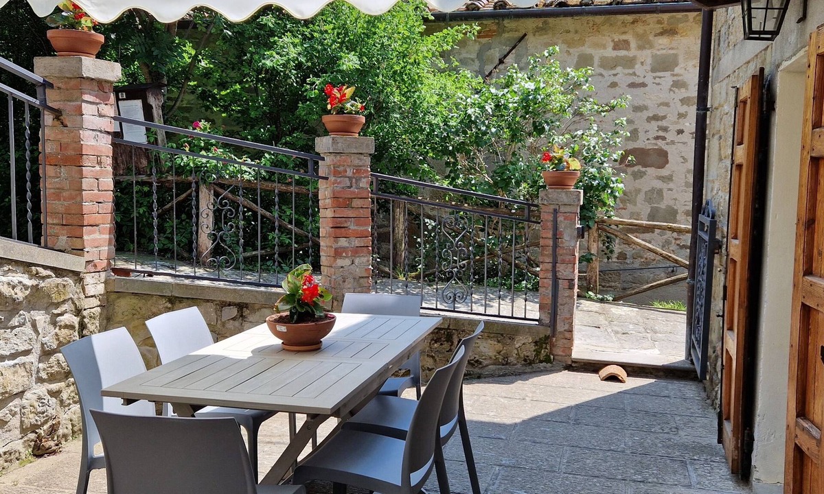 Stia House | Cozy house in the ancient medieval village of Porciano