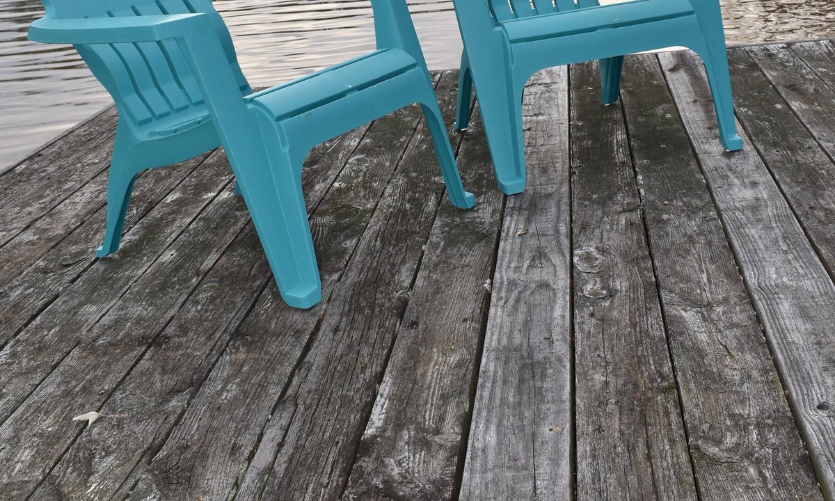 Southmont Cottage | Cozy lake front cottage with boat dock
