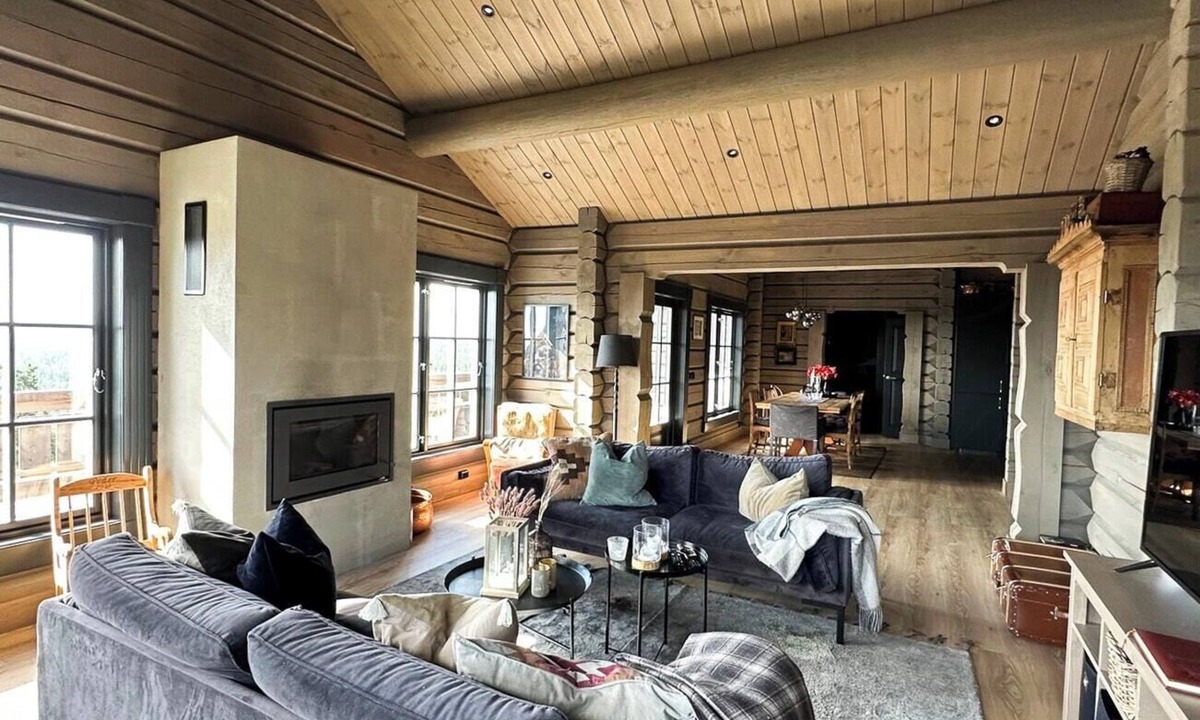 Loten Municipality House | Cozy log cabin with a view over Hedmarken