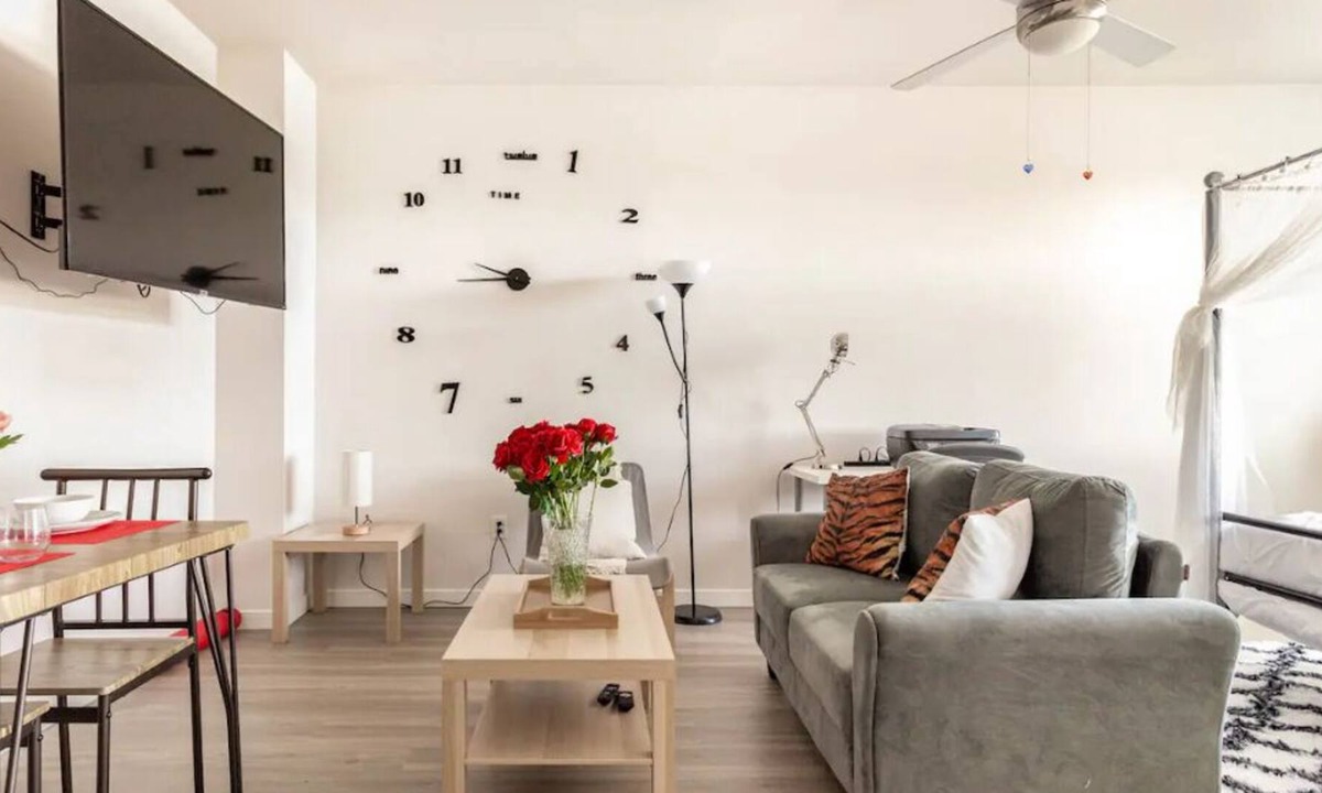 Downtown Baltimore Apartment | Cozy Love Studio Close 2 Everything