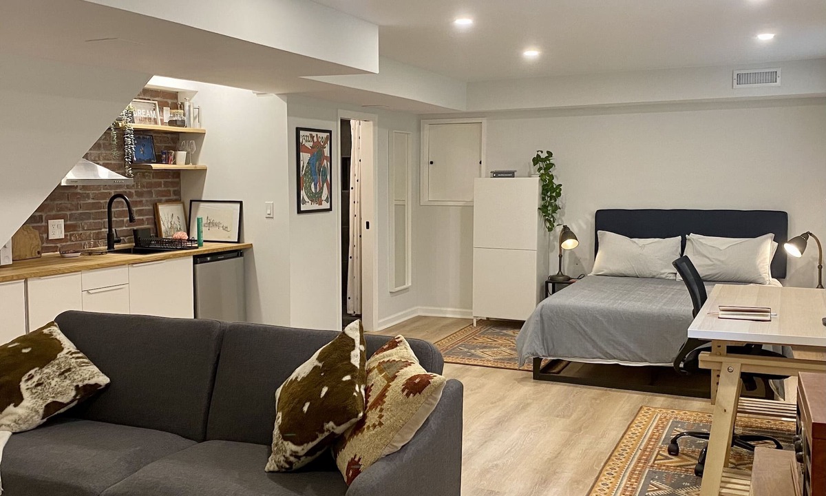 Northeast Apartment | Cozy, private renovated apartment near Metro