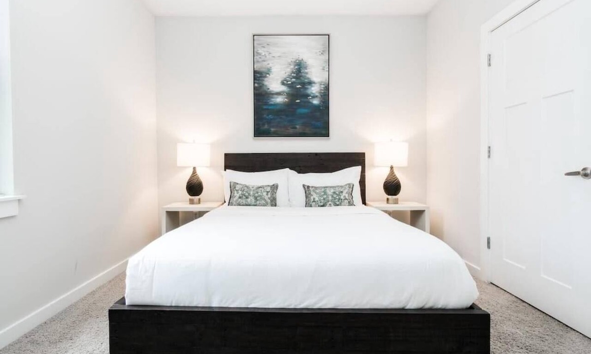 Music Row Apartment | CozySuites Music Row Stunning 2BR in Nashville! 05