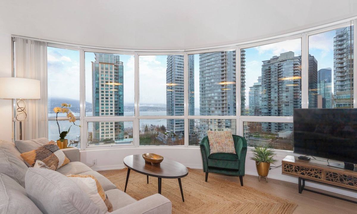 Coal Harbour Apartment | D17 - Amazing waterfront 2 bedroom unit