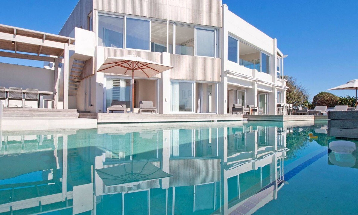 Kommetjie House | Das Bay House - Luxuriöses Wohnen an der Küste in Kommetjie by Interhome