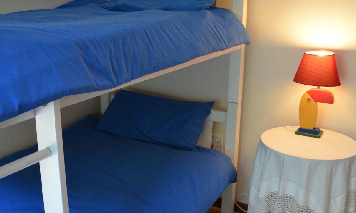Constantia Cottage | Delightful 4-bedroom cottage in Constantia, Cape Town accommodates 1 - 7 guests.