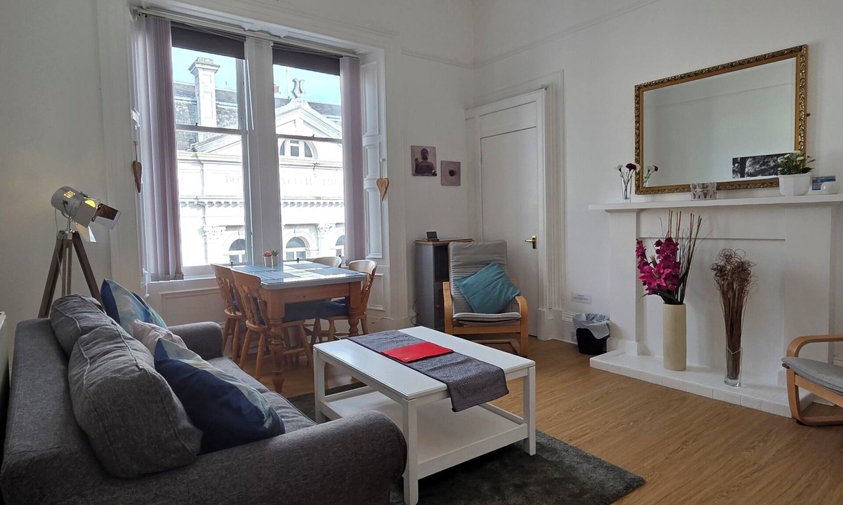 Old Town Apartment | Delightful Old Town Apartment 5 minutes walk from Royal Mile & Edinburgh Castle