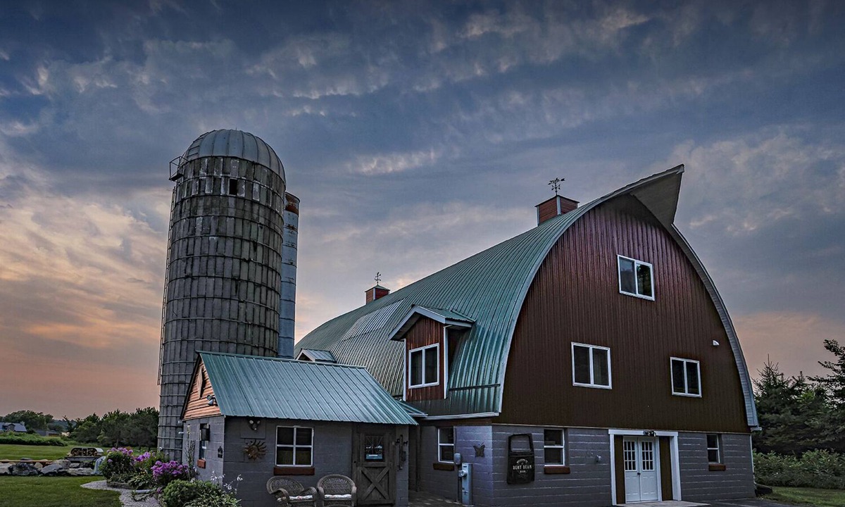 Briggsville House | Dells Barn on Lake Mason - Highland Cows, Game Room & Firepit - Sleeps 16