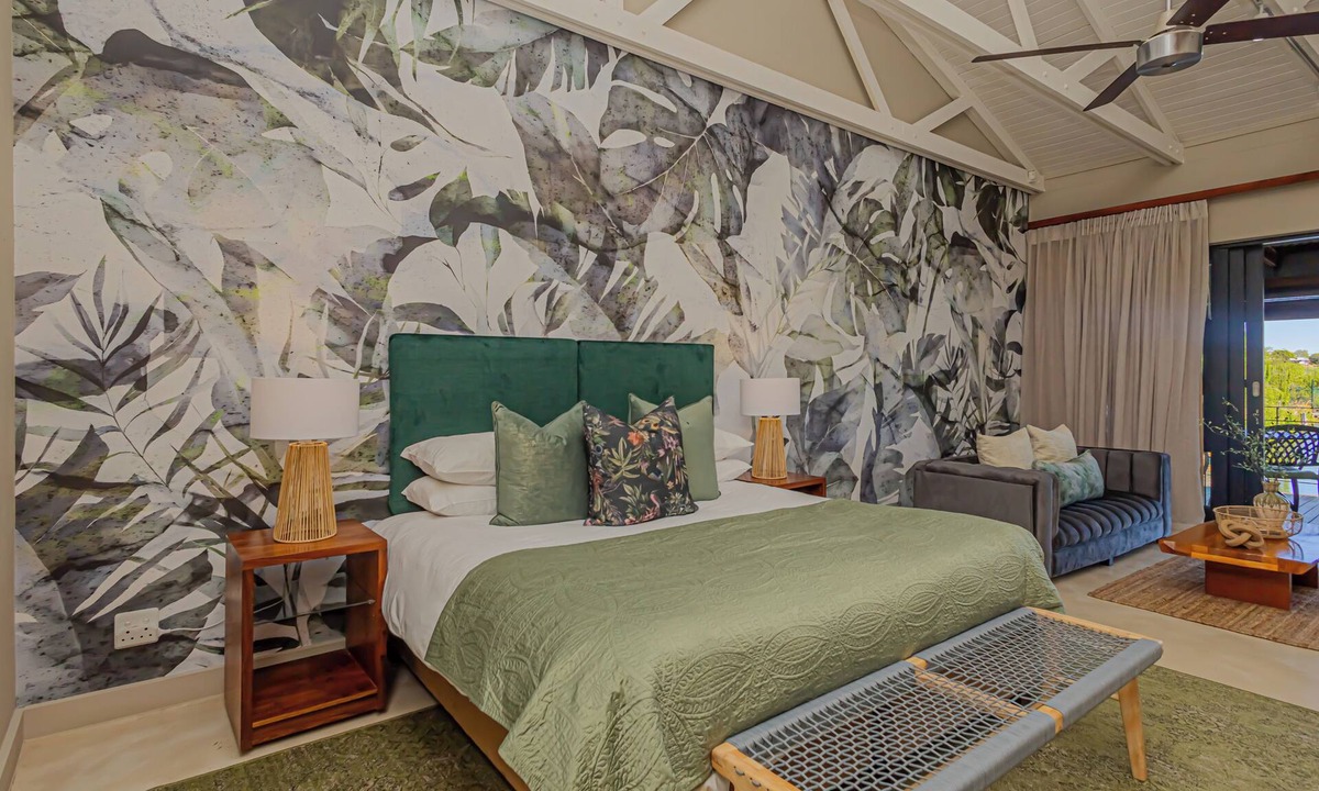 Cloetesville Hotel | Deluxe Room - Ladybird