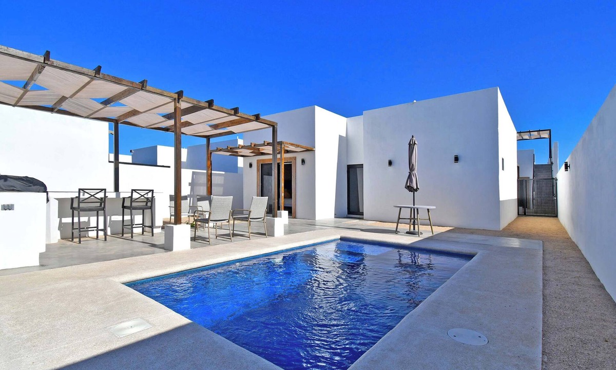 El Centenario House | Desert Luxury Villa, Pool, Rooftop, Near Airport