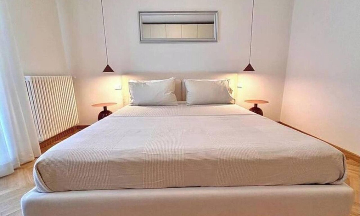 Empoli Apartment | Designer Apt King Bed Free Parking Florence 20 minutes