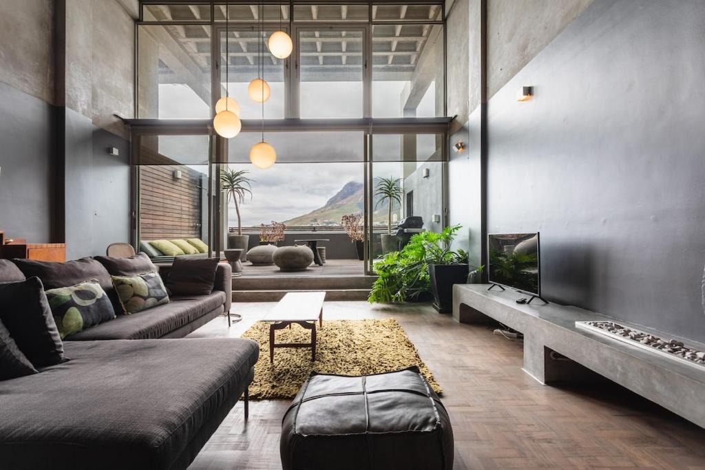 Cape Town City Centre Apartment | Designer Loft on Upper Bree with Table Mountain Views
